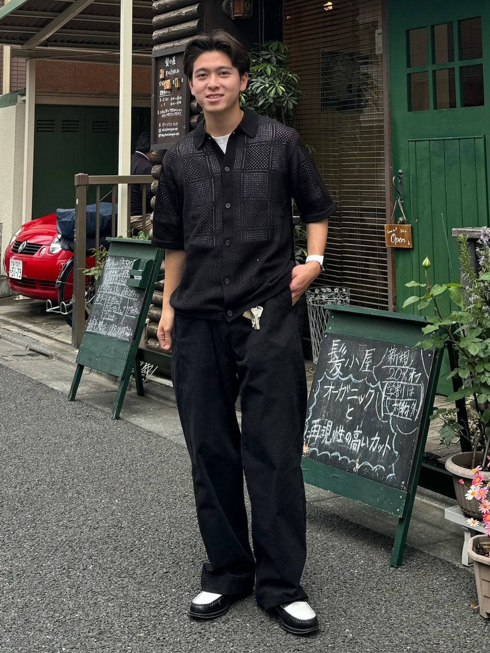 「スポーツミックス、シンプルコーデ、プチプラ、プチプラコーデ、ローファー、きれいめカジュアル、低身長コーデ、韓国ファッション、シアートップス、夏服、リラックススタイル、夏コーデ、ブラックコーデ、おでかけコーデ、モノトーンコーデ」｜「bluetownのアイテム（パンツ、グレー系）」を使った、けーすけさん（メンズ・165cm）の春コーディネートの1枚目の写真