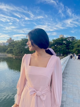 「DHOLIC（ディーホリック）のアイテム（ドレス）」を使った、Dilu Karunathilakaさん（レディース・163cm）の秋コーディネート