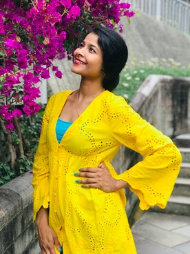 「カラー×コーデ」｜「アイテム（チューブトップ）」を使った、Dilu Karunathilakaさん（レディース・163cm）の春コーディネート