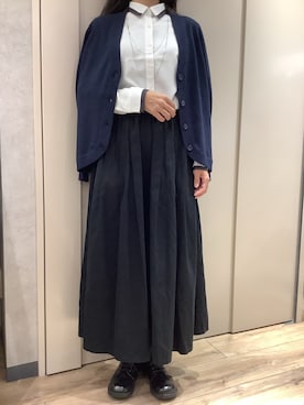 「TOKYO SHIRTS（トウキョウシャツ）の裾丸Ｖネックニットカーディガン（カーディガン/ボレロ）」を使った、TOKYO SHIRTS 博多駅地下店さん（レディース・160cm）の秋コーディネート