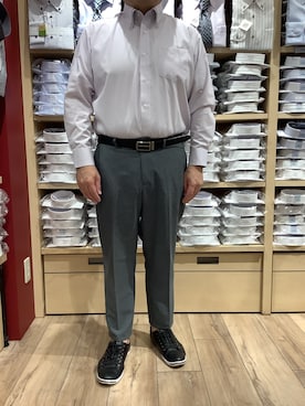 「アイテム（ビジネスシャツ、レッド系）」を使った、TOKYO SHIRTS 博多駅地下店さん（メンズ・169cm）の夏コーディネート