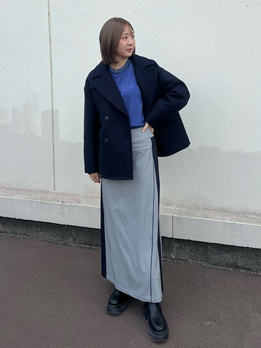「ショートコート、タイトスカート」｜「CITY TOKYOの2wayスタンドショートウールコート（ピーコート、ブルー系）」を使った、福田優花さん（レディース・163cm）の秋コーディネートの1枚目の写真