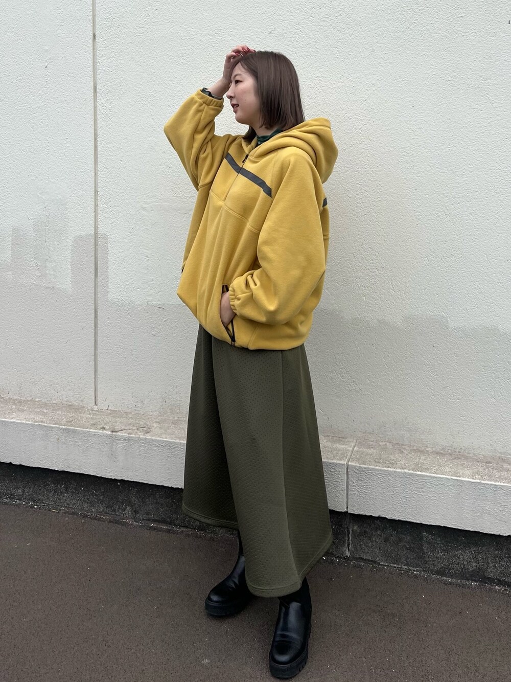 「フリース、パーカー、フレアスカート」｜「CITY TOKYOのハーフジップフリースオーバーパーカー（パーカー、イエロー系）」を使った、福田優花さん（レディース・163cm）の冬コーディネートの1枚目の写真