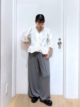 「LOWRYS FARM（ローリーズファーム）のカットギャザーイージーパンツ 637565（その他パンツ、グレー系）」を使った、hachi0867さん（レディース）の春コーディネート