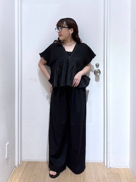 「LOWRYS FARM（ローリーズファーム）のソフリネンワイドパンツ 621564（スラックス、ブラック系）」を使った、hachi0867さん（レディース）の春コーディネート