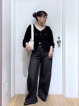 「LOWRYS FARM（ローリーズファーム）のワイドストレートデニムパンツ　607883（デニムパンツ、ブラック系）」を使った、hachi0867さん（レディース）の春コーディネート