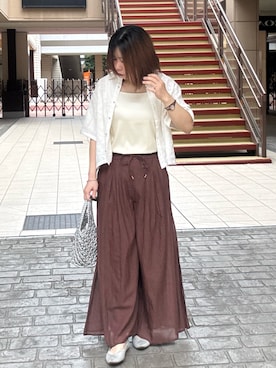 「MICO COULIER（ミコクリエ）のパネルフレアパンツ（その他パンツ、ブラウン系）」を使った、økiさん（レディース・160cm）の夏コーディネート