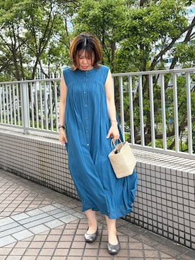 「MICO COULIER（ミコクリエ）の麻調シアーシャツワンピース（ワンピース、ブルー系）」を使った、økiさん（レディース・160cm）の春コーディネート