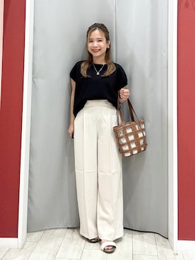「SHOO・LA・RUE（シューラルー）の【ひんやり/洗濯機可/S-LL】インせず着られる 大人シンプルサマーニット（ニット/セーター、ブラック系）」を使った、shio さん（レディース・143cm）の夏コーディネート