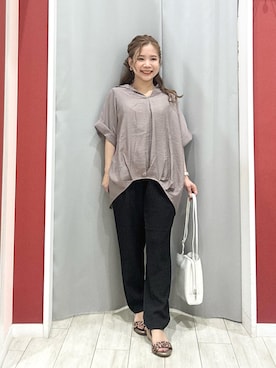 「SHOO・LA・RUE（シューラルー）の【ひんやり/S-LL/洗濯機可】インせず着られる 裾タック スキッパーシャツ（シャツ/ブラウス、ブラウン系）」を使った、shio さん（レディース・143cm）の春コーディネート