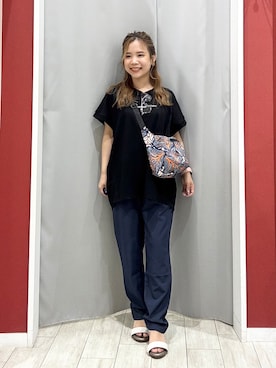 「SHOO・LA・RUE（シューラルー）の【汗じみ防止/ひんやり/S-LL】インせず着られる 刺繍ロゴTシャツ（Tシャツ/カットソー、ブラック系）」を使った、shio さん（レディース・143cm）の夏コーディネート
