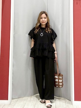 「SHOO・LA・RUE（シューラルー）の【S-LL/洗濯機可】着るだけで決まる 主役級フリルトップス（Tシャツ/カットソー、ブラック系）」を使った、shio さん（レディース・143cm）の夏コーディネート