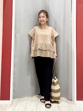 「SHOO・LA・RUE（シューラルー）の【S-LL/洗濯機可】着るだけで決まる 主役級フリルトップス（Tシャツ/カットソー、イエロー系）」を使った、shio さん（レディース・143cm）の夏コーディネート