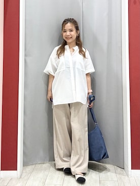 「SHOO・LA・RUE（シューラルー）の【さらり快適/洗濯機可/S-LL】風が通り抜ける 半袖バンドカラーシアーシャツ（シャツ/ブラウス、ホワイト系）」を使った、shio さん（レディース・143cm）の夏コーディネート