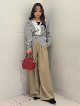 「SENSE OF PLACE by URBAN RESEARCH(センスオブプレイスバイアーバンリサーチ)のピンストライプルーズパンツ(その他パンツ、ベージュ系)」を使った、かおりさん(レディース・147cm)の秋コーディネート