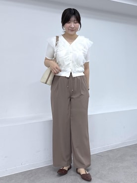 「ROPE' PICNIC（ロペピクニック）のTストラップセパレートパンプス（パンプス、ブラウン系）」を使った、おゆきさん（レディース・165cm）の春コーディネート