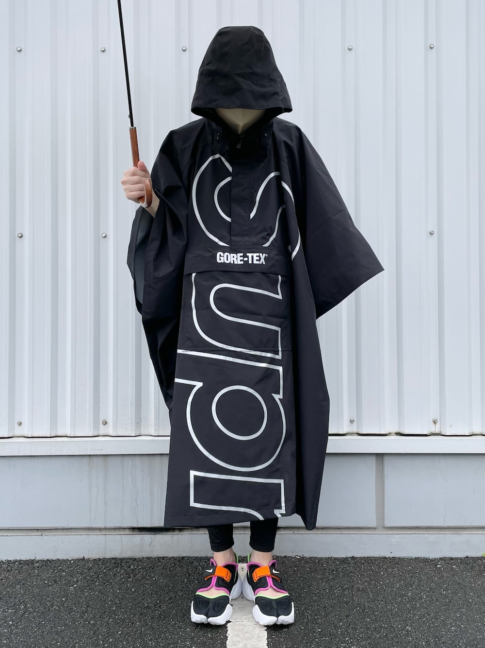 Supreme GORE-TEX ブラック ポンチョ imgrc0097890942.jpg