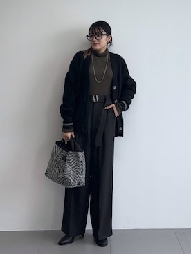 「アイテム（スラックス、ブラック系）」を使った、mikuriさん（レディース・157cm）の秋コーディネート
