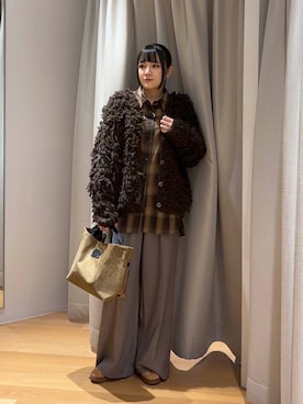 「アイテム（スニーカー、イエロー系）」を使った、mikuriさん（レディース・157cm）の冬コーディネート