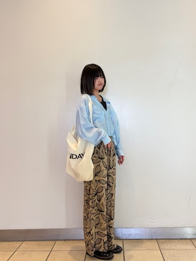 「ITEMS URBANRESEARCH（アイテムズ アーバンリサーチ）のシアーポケットスキッパーシャツ（シャツ/ブラウス、ブルー系）」を使った、ナツキさん（レディース・156cm）の春コーディネート
