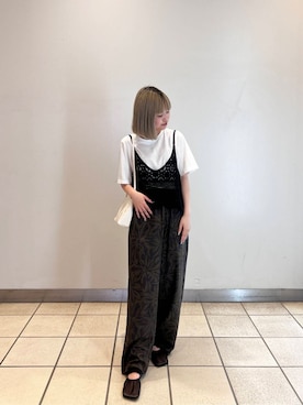 「ITEMS URBANRESEARCH（アイテムズ アーバンリサーチ）のアイテム（Tシャツ/カットソー）」を使った、西村夏季さん（レディース・156cm）の夏コーディネート