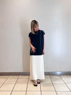 「アイテム（バングル/リストバンド、ブルー系）」を使った、西村夏季さん（レディース・156cm）の夏コーディネート