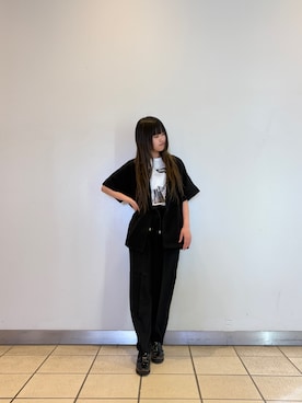 「ITEMS URBANRESEARCH（アイテムズ アーバンリサーチ）の箔プリントフォトTシャツ（Tシャツ/カットソー、ホワイト系）」を使った、ナツキさん（レディース・156cm）の春コーディネート