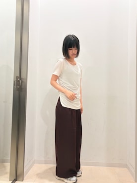 「KBF（ケイビーエフ）のシャーリングスリットTEE（Tシャツ/カットソー、ホワイト系）」を使った、natsukiさん（レディース・156cm）の秋コーディネート