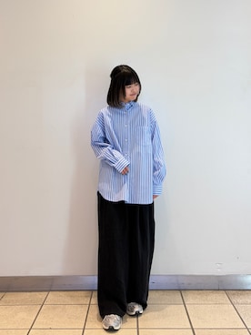 「ITEMS URBANRESEARCH（アイテムズ アーバンリサーチ）のレギュラーカラー刺シュウシャツ（シャツ/ブラウス、ブルー系）」を使った、ナツキさん（レディース・156cm）の春コーディネート