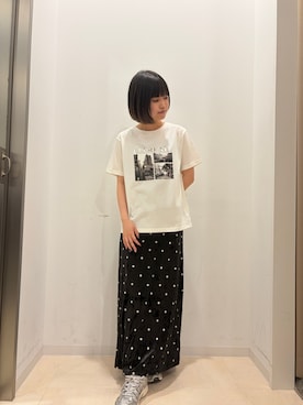 「ITEMS URBANRESEARCH（アイテムズ アーバンリサーチ）の箔プリントフォトTシャツ（Tシャツ/カットソー、ホワイト系）」を使った、natsukiさん（レディース・156cm）の秋コーディネート