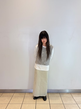 「ITEMS URBANRESEARCH（アイテムズ アーバンリサーチ）のカギバリニット×ロングTシャツ（Tシャツ/カットソー、グレー系）」を使った、ナツキさん（レディース・156cm）の春コーディネート