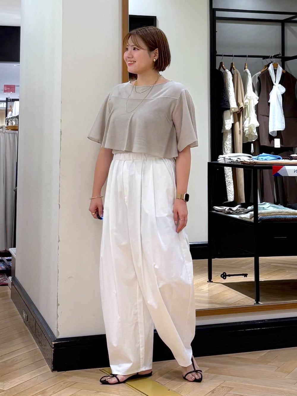 「体型カバー、着痩せ・細見え、きれいめ」｜「A part byのクロスフラットサンダル（サンダル、ブラック系）」を使った、haruさん（レディース・163cm）の夏コーディネートの1枚目の写真