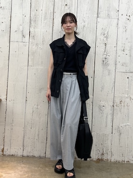 「GALLARDAGALANTE（ガリャルダガランテ）のフレンチリネンジレ（ベスト、ブラック系）」を使った、綾菜さん（レディース・172cm）の春コーディネート