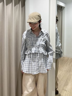 「SENSE OF PLACE by URBAN RESEARCH(センスオブプレイスバイアーバンリサーチ)のシャーリングビスチェセットシャツ(シャツ/ブラウス、ホワイト系)」を使った、ざわわんさん(レディース・163cm)の春コーディネート