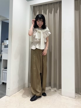 「SENSE OF PLACE by URBAN RESEARCH(センスオブプレイスバイアーバンリサーチ)のドロストデザインパンツ(その他パンツ、ベージュ系)」を使った、ざわわんさん(レディース・163cm)の春コーディネート