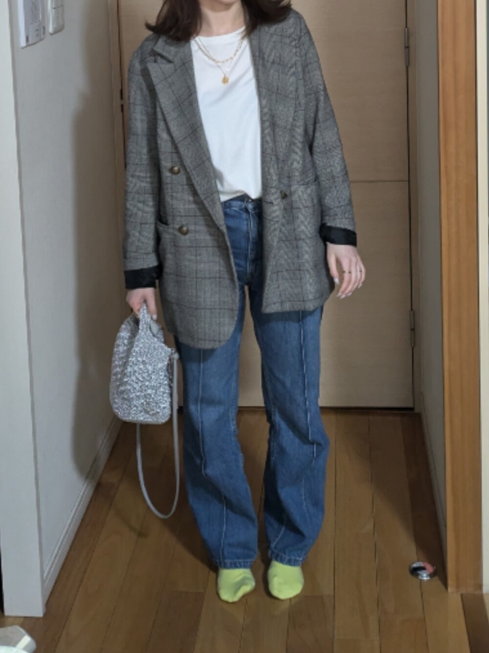 「今日のコーデ、春コーデ、ジャケット、デニムパンツ、差し色、春色、チェックジャケット、シンプル、ロンT、ミラオーウェン」｜「A part byのアイテム（Tシャツ/カットソー、ホワイト系）」を使った、gyogyogyogyogyoさん（レディース・154cm）の春コーディネートの1枚目の写真