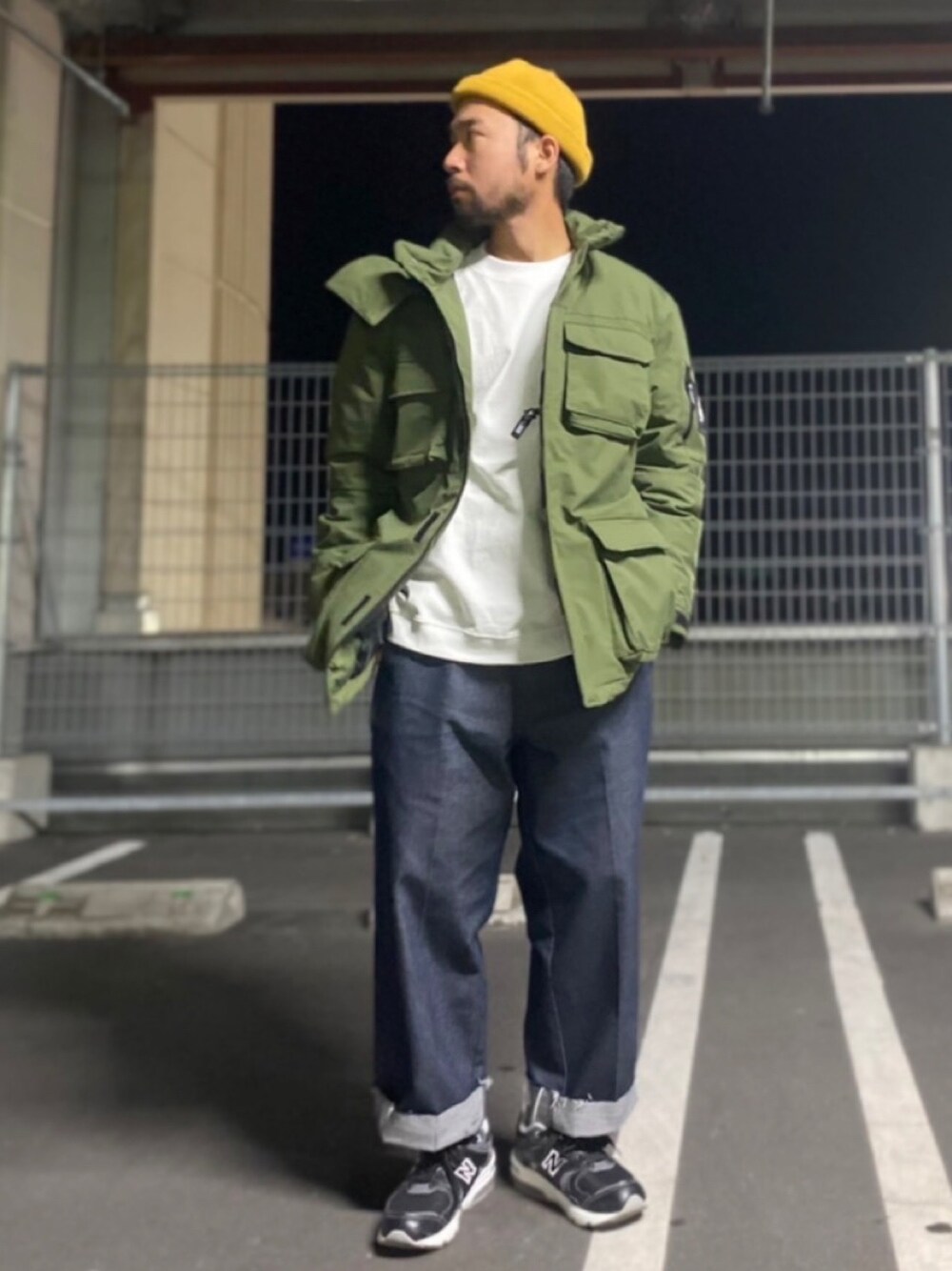 「カジュアルコーデ、ニューバランス、スニーカーコーデ、ワイドデニム、ライトオン、CAMP7、シンプルコーデ、冬コーデ」｜「BACK NUMBERの【BACK NUMBER】無地カラーワッチ（ニットキャップ/ビーニー、イエロー系）」を使った、kjsaaanさん（メンズ・170cm）の秋コーディネートの1枚目の写真