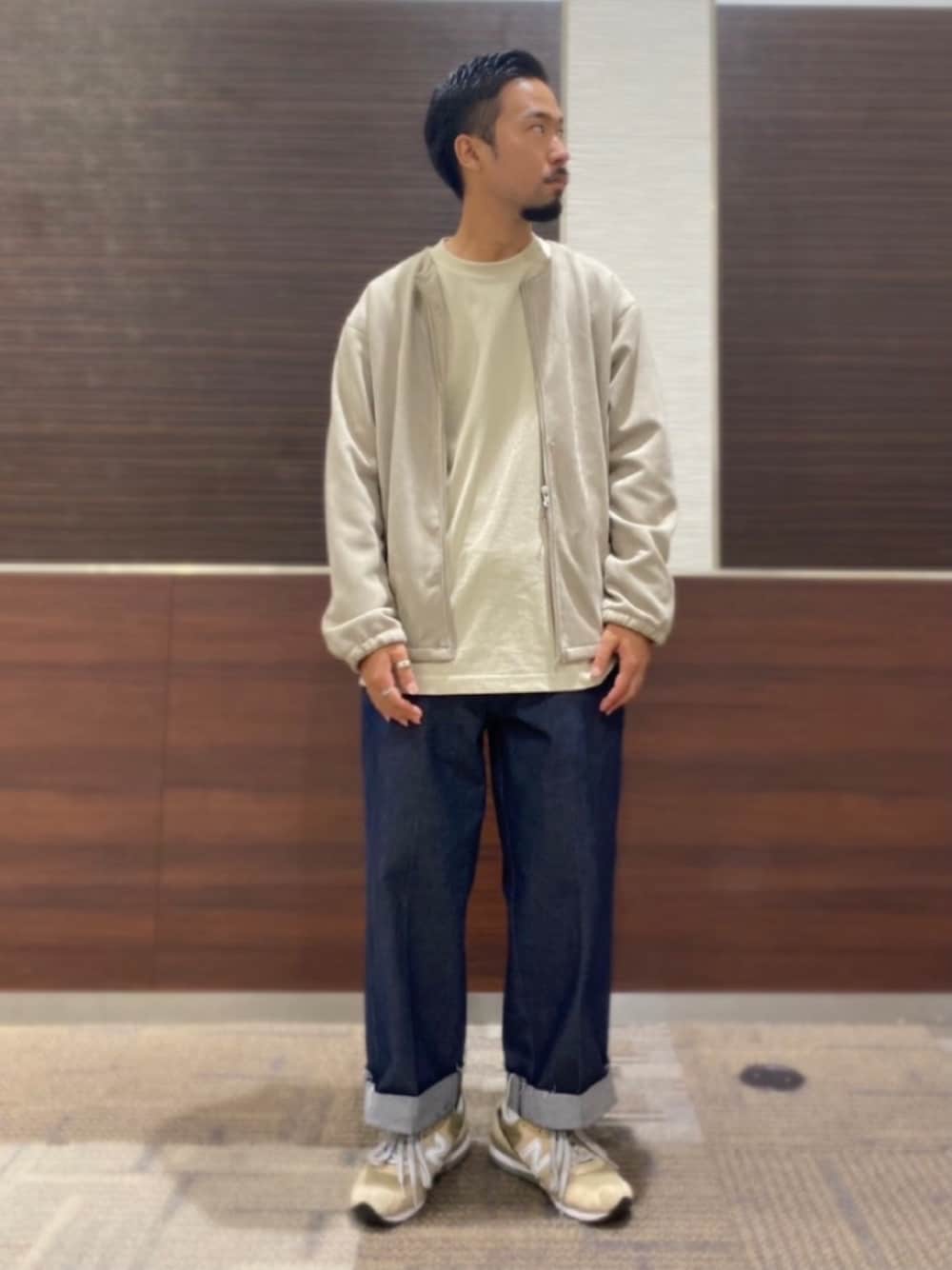 「秋コーデ、オトナカジュアル、ワイドパンツ、きれいめカジュアル、スニーカーコーデ、ベージュ、デニムパンツ、ロンT、ライトオン」｜「BACK NUMBERの【BACK NUMBER】ビッグシルエットクレイジーパターンロンT（Tシャツ/カットソー、ベージュ系）」を使った、kjsaaanさん（メンズ・170cm）の秋コーディネートの1枚目の写真