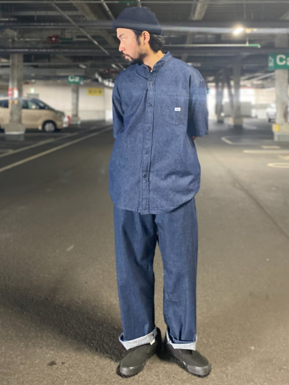 「オトナカジュアル、キレイめ、ラフコーデ、カジュアル、ブルー、デニム、セットアップ、ライトオン」｜「BACK NUMBERの【BACK NUMBER】無地カラーワッチ（ニットキャップ/ビーニー、イエロー系）」を使った、kjsaaanさん（メンズ・170cm）の春コーディネートの1枚目の写真