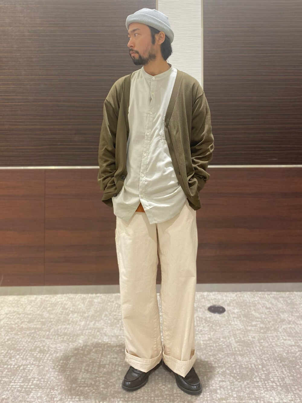 「オトナカジュアル、キレイめ、カラー×コーデ、春夏コーデ、ラフコーデ、大人コーデ、ライトオン」｜「BACK NUMBERの【BACK NUMBER】無地カラーワッチ（ニットキャップ/ビーニー、イエロー系）」を使った、kjsaaanさん（メンズ・170cm）の春コーディネートの1枚目の写真
