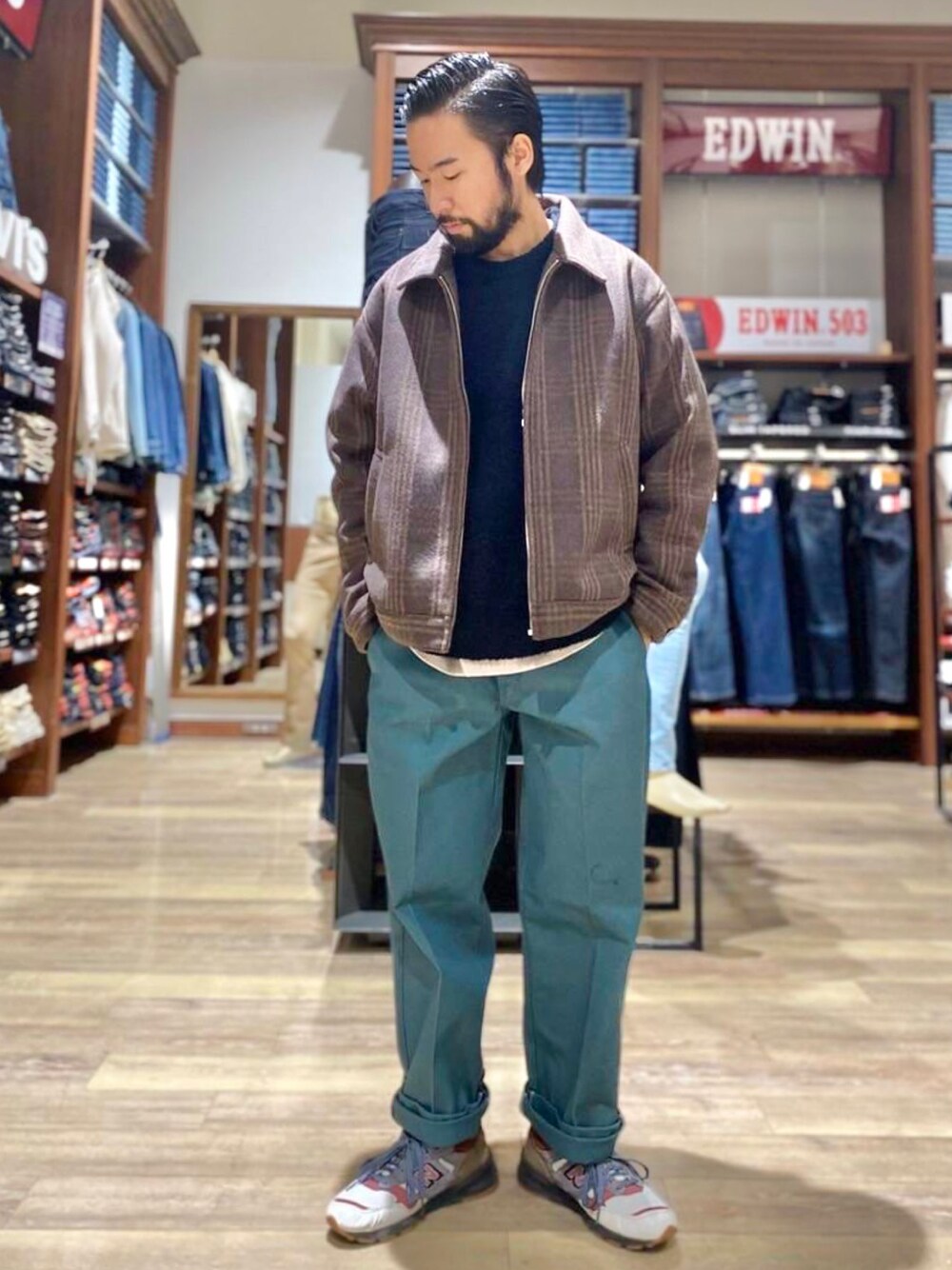 「冬コーデ、シンプルコーデ、大人カジュアル、スニーカーコーデ、スニーカー、ライトオン」｜「BACK NUMBERの【BACK NUMBER】撥水ショートブルゾン（ブルゾン、ブラウン系）」を使った、kjsaaanさん（メンズ・170cm）の冬コーディネートの1枚目の写真
