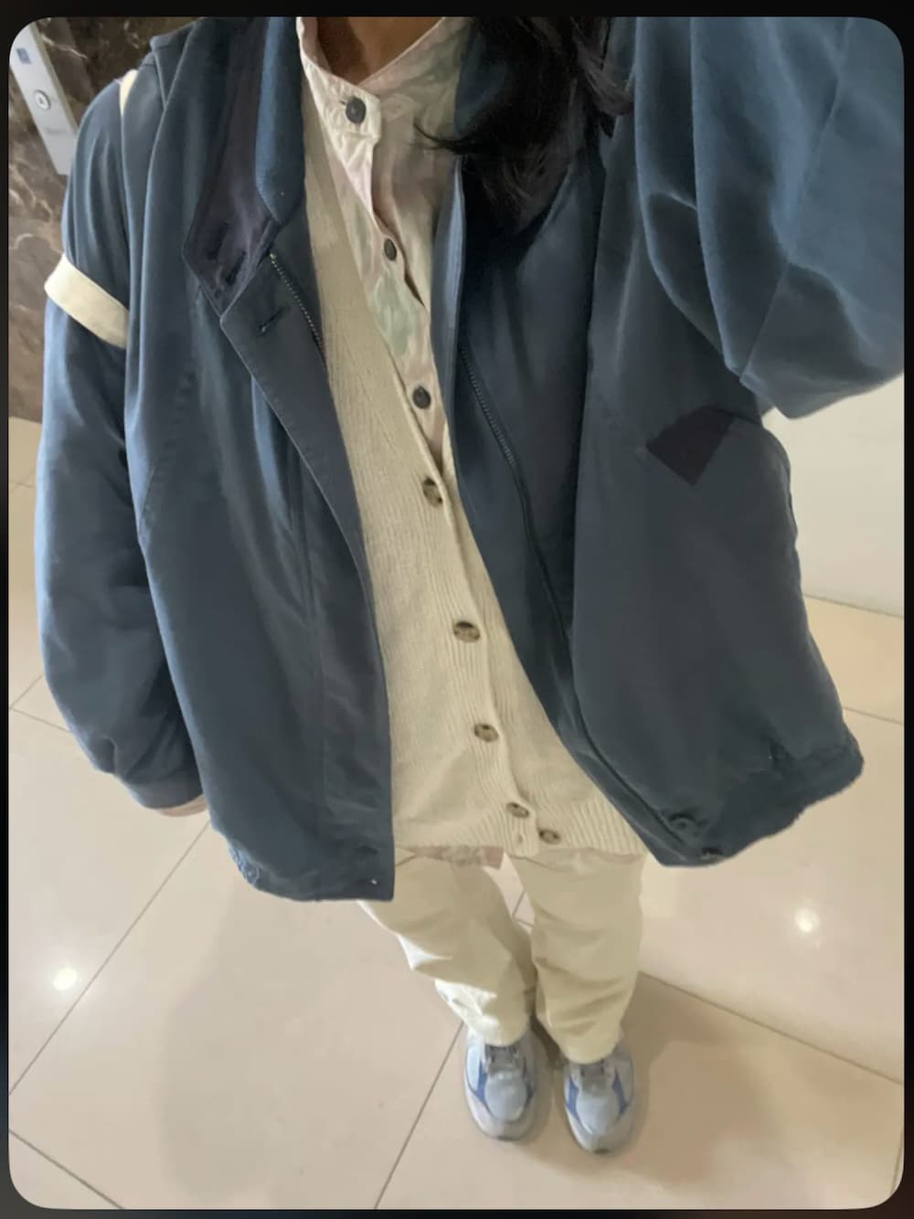 「SLOBE IENAの【NEW BALANCE / ニューバランス】 M2002RX（スニーカー、グレー系）」を使った、memengoさん（レディース・163cm）の春コーディネートの1枚目の写真