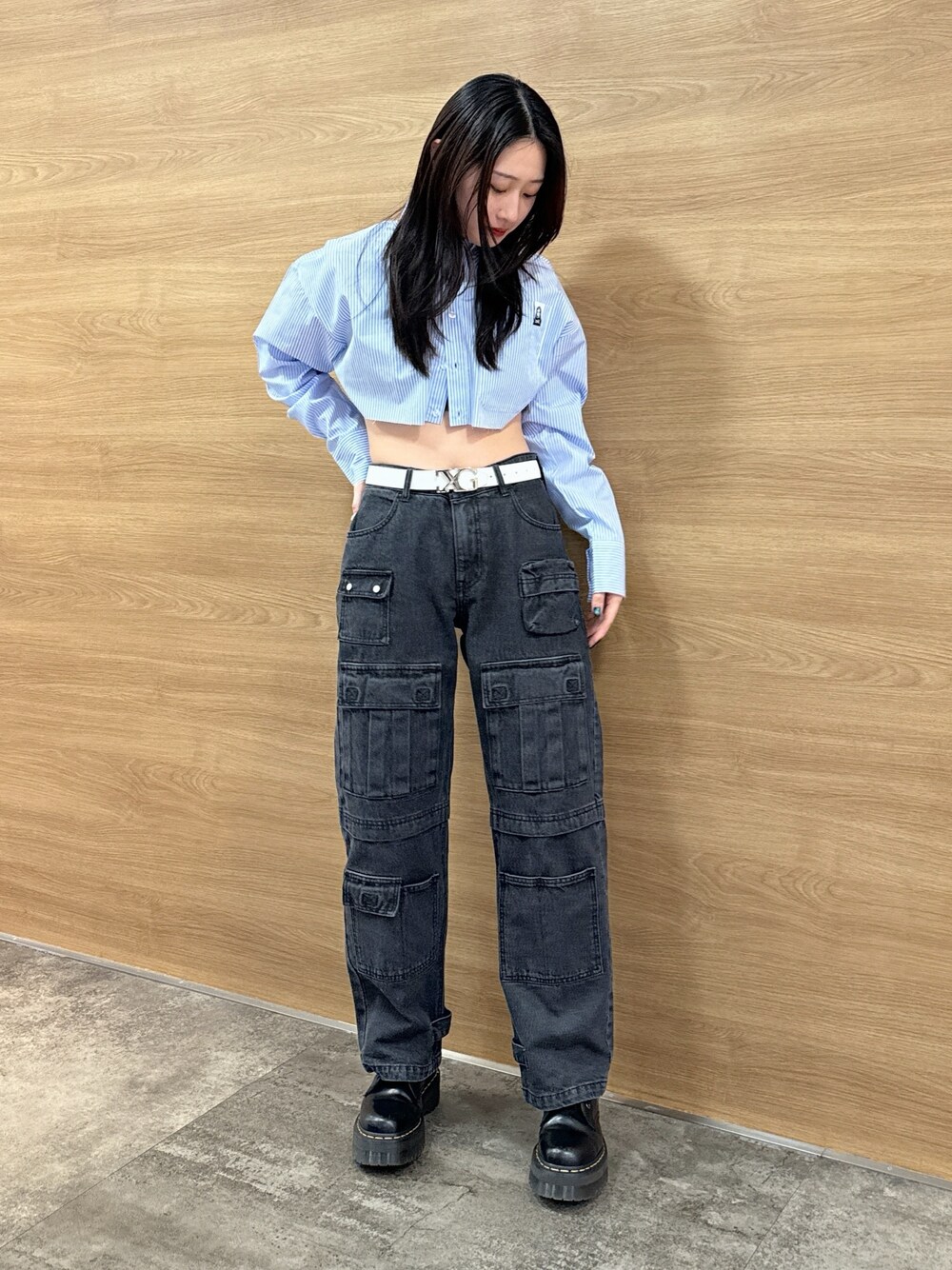 「春ファッション、ラクチンコーデ、プチプラコーデ、キレイめコーデ、古着、シャツスタイル、スタッフ、x-girl、x-girl_ootd、ootd」｜「X-girlのCROPPED L/S SHIRT（シャツ/ブラウス、ブルー系）」を使った、立花清華さん（レディース・168cm）の春コーディネートの1枚目の写真