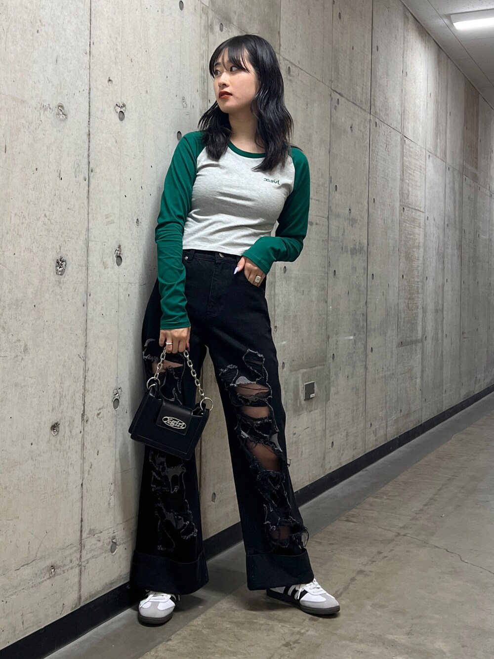 「夏コーデ、大人カジュアル、大人かわいい、ootd、秋服、高身長女子、ワイドパンツ、x-girl、x-girl_ootd」｜「X-girlのBABY RAGLAN TOP（Tシャツ/カットソー、グレー系）」を使った、立花清華さん（レディース・168cm）の夏コーディネートの1枚目の写真
