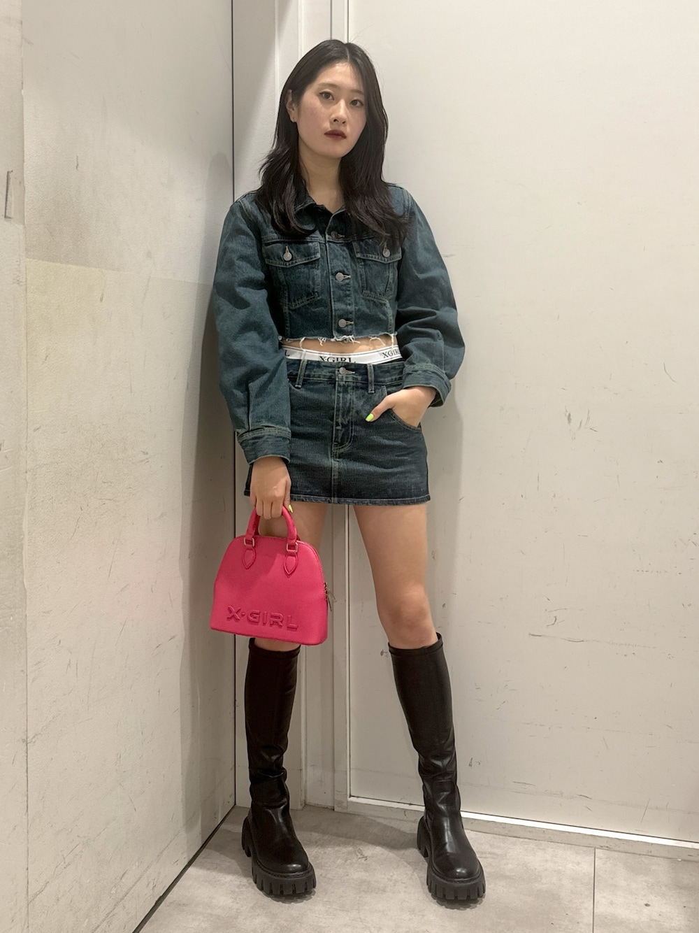「お出かけコーデ、大人女子、春服、きれいめカジュアル、デニムジャケット、デニムスカート、デニムコーデ、デートコーデ、x-girl、x-girl_ootd、ootd」｜「X-girlのOVERDYED DENIM JACKET（デニムジャケット、ブルー系）」を使った、立花清華さん（レディース・168cm）の冬コーディネートの1枚目の写真