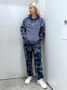 立花清華さんの「TIE-DYE SWEAT PANTS」を使ったコーディネート