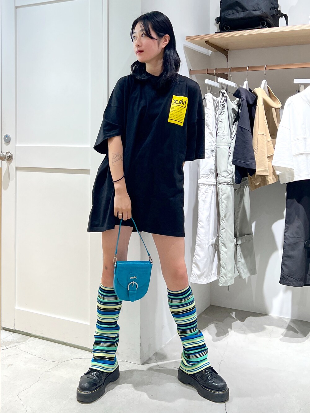 「休日コーデ、シンプルコーデ、ゆったりコーデ、ootd、ラフコーデ、休日スタイル、夏、おでかけコーデ、x-girl、x-girl_ootd」｜「X-girlのWORDS FACE S/S BIG TEE DRESS（ワンピース、ブラック系）」を使った、立花清華さん（レディース・168cm）の夏コーディネートの1枚目の写真