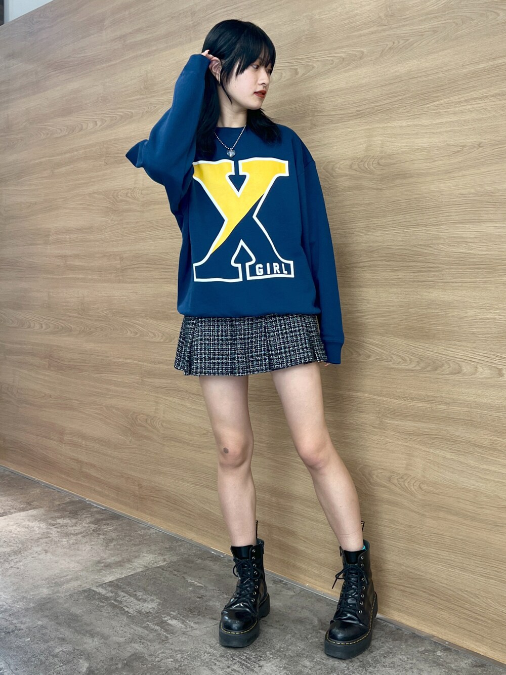 「オトナ女子、シンプルスタイル、お出かけコーデ、きれいめカジュアル、秋服コーデ、秋冬コーデ、大人ガーリー、大人かわいい、ブラック、シンプル、x-girl、x-girl_ootd、ootd」｜「X-girlのCLEAR HEART NECKLACE（ネックレス、シルバー系）」を使った、立花清華さん（レディース・168cm）の秋コーディネートの1枚目の写真