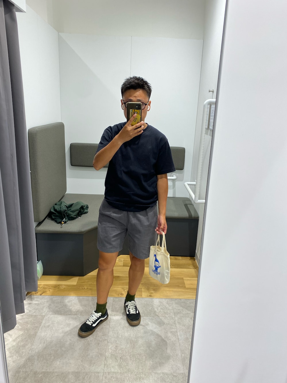 「小人も足掻けばマシになる」｜「VANSのVANS ヴァンズ OLD SKOOL オールドスクール VN0001R1GI6 (GUMSOLE)BLACK（スニーカー、ブラック系）」を使った、小人も足掻けばマシになるさん（メンズ・160cm）の夏コーディネートの1枚目の写真