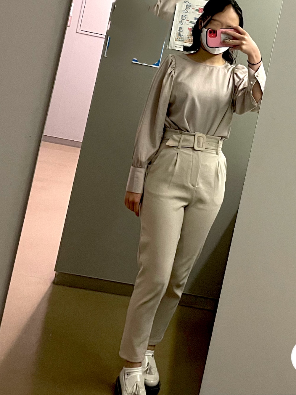 「パンツコーデ、GRL、earth music&ecology」｜「GRLのアイテム（スウェットパンツ、ホワイト系）」を使った、Iriさん（レディース・163cm）の春コーディネートの1枚目の写真